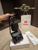 "Coach" shoulder bag 's light gray specifications 19/13/4.5 cm. Comes with gift box