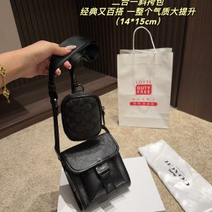 "Coach" shoulder bag 's light gray specifications 19/13/4.5 cm. Comes with gift box