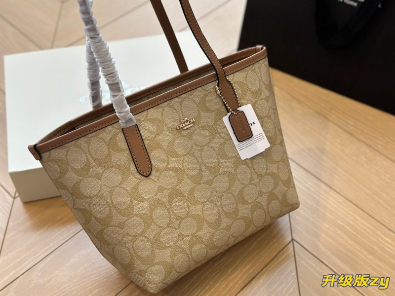 Coach shopping bag mini