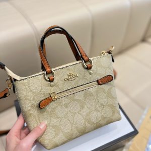 Viene fornito con scatola pieghevole Coach mini sacchetto carino gnocco borsa