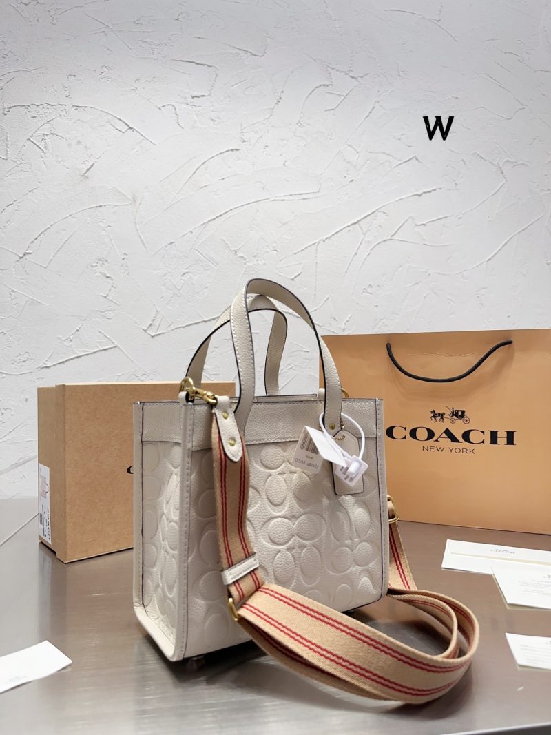 Coach Ss21 Field tote shopping bag. Original leather. What kind of magical color is this? It has no resistance. It can be carried on one shoulder. It has a super large capacity. It is wear-resistant and stain-resistant. The brick cabinet is one to one. It can be used as a mommy bag for short-distance travel. It comes with the original wide shoulder strap and the original top-quality Coach-Chi original double pocket. Check the quality of goods. Size 22 20cm