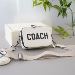 's favorite styles of COACH are all real photos. Very practical. No need to worry about matching. Complete packaging. Folding box [Specification: 20x13x6]