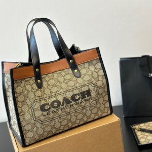 Coach new field tote