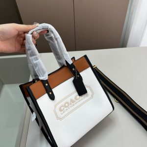 Borsa Field Tote di COACH