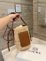 loewe Straw Mini Bucket Bag This small bag is small but very practical and can meet daily needs.