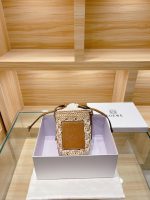 loewe Straw Mini Bucket Bag This small bag is small but very practical and can meet daily needs.