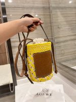 loewe Straw Mini Bucket Bag This small bag is small but very practical and can meet daily needs.