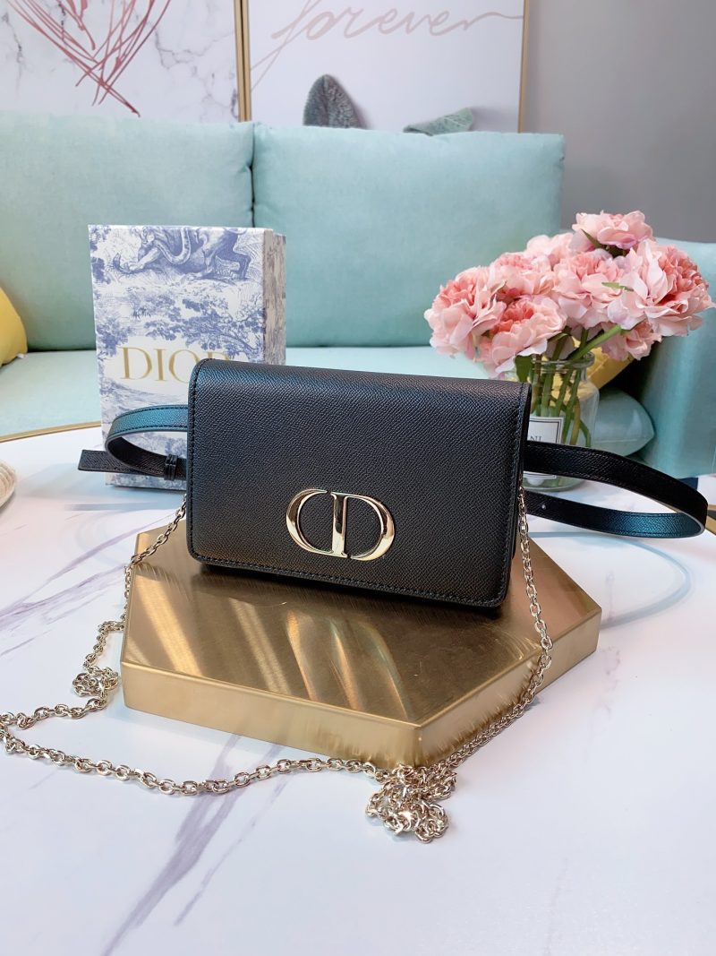 The high-end Dior waist bag is very practical and beautiful. The beloved Dior presbyopic chain waist bag can also be worn cross-body. It is super exquisite and can be packed. It smells so good! Girls who like small bags