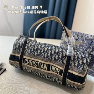 The upgraded version of D's Dior travel bag