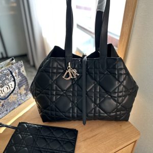 Dior's new women's bag