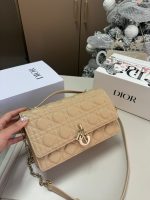 Dior miss pearl chain bag00