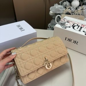 Dior miss pearl chain bag00