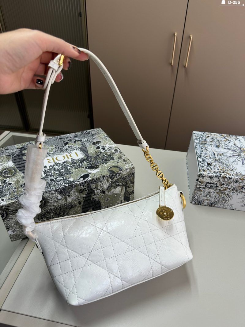 Dior chain armpit bag40