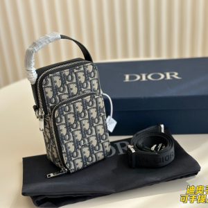 Dior mobile phone bag