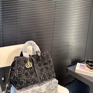 Dior wool tote bag with foldable box