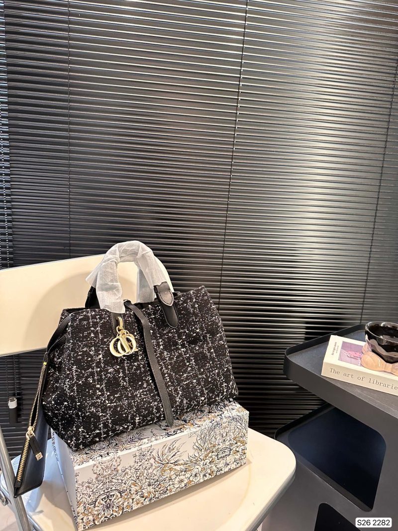 Dior wool tote bag with foldable box