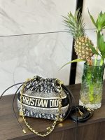 Dior YSL bucket bag is so pretty~