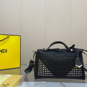 Fendi❤️ Fendi counter rivet style original molded and customized portable shoulder bag