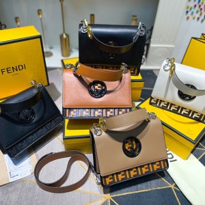 ?0 Comes with box Fendi Fendi flip bag specially designed with embossed corners