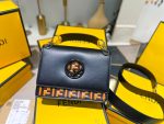 ?0 Comes with box Fendi Fendi flip bag specially designed with embossed corners