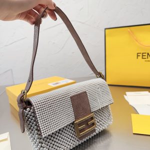 Vintage middle-aged fendi presbyopic armpit bag