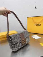 Vintage middle-aged fendi presbyopic armpit bag