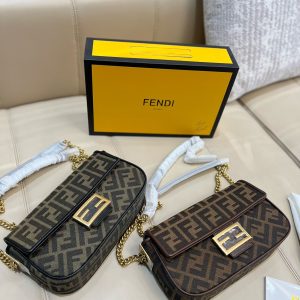 Comes with folding box Fendi King of Baguettes