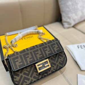 Comes with folding box Fendi King of Baguettes