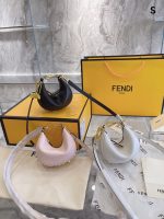 Fendi Spring/Summer 2022 | Fendigrahy Half-Moon Bag J @FENDI Spring/Summer 2022 new Fendigrahy handbag is here!! I have been waiting for it for a long time~ I caught this picture at the show