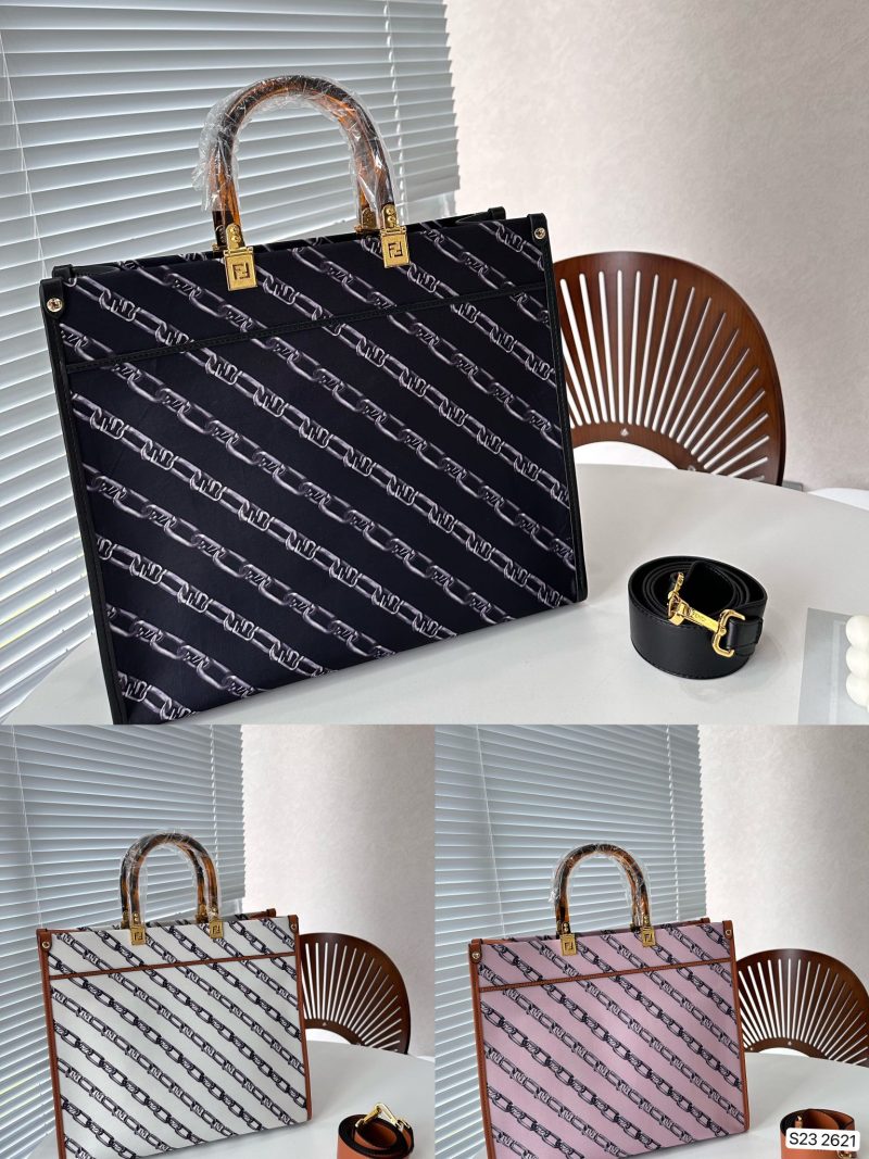 Fendi Fendi tote bag can hold all the absolute heavyweights when going out. Fashionable and classic size: 35 30 Item No. 2621