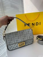 Comes with folding box Fendi King of Baguettes