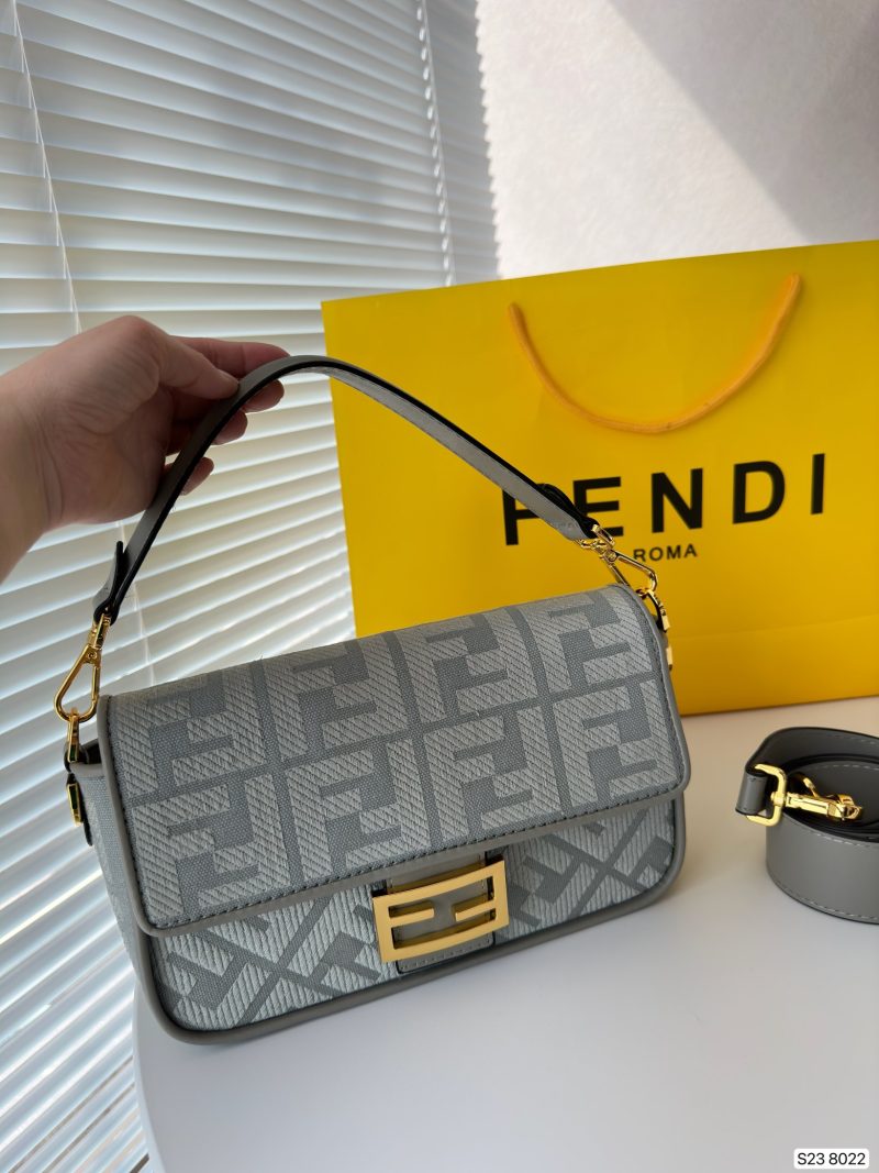 Comes with folding box Fendi King of Baguettes