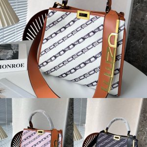 Fendi Fendi tote bag can hold all the absolute heavyweights when going out. Fashionable and classic size: 29 24 Item No. 2622