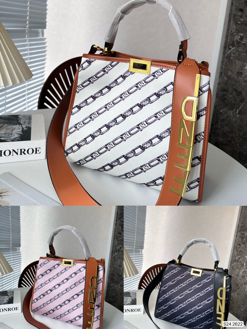 Fendi Fendi tote bag can hold all the absolute heavyweights when going out. Fashionable and classic size: 29 24 Item No. 2622