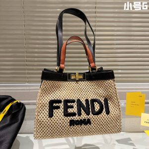 The must-have FENDI straw tote bag for summer◎ i fendi eekaboo x-Tote straw tote bag