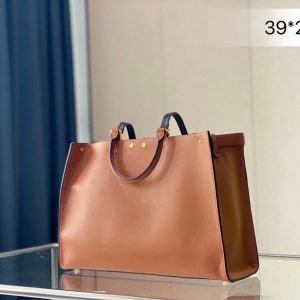 In occasione dell'88° anniversario di Fendi