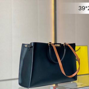 In occasione dell'88° anniversario di Fendi