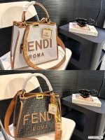 Borsa per gattini Fendi eekaboo con scatola pieghevole