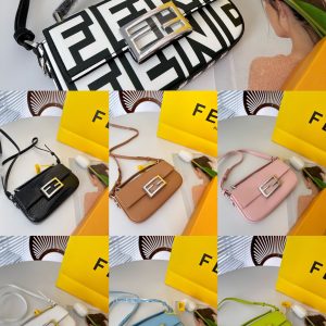 Sac à baguettes Fendi avec boîte Le sac à baguettes Fendi 22 de la nouvelle série couleur gelée porté sous le bras est plein d'une atmosphère rétro. Il est petit et exquis sans être négligé. Il est beau et à la mode et a un grand contenu pratique. Il convient parfaitement aux sorties en hiver. Le premier choix pour les sacs ! Taille : 19 11 Numéro d'article 30003