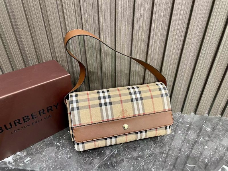 Burberry vintage war horse presbyopic armpit baguette bag