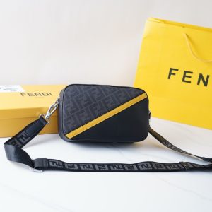 Le site officiel de Fendi synchronise la version haute du sac à dos