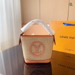 LV/Louis Vuitton straw and leather bag ◎ i fendi eekaboo x-Tote straw bag