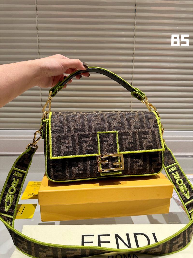 ❤️FENDI Fendi F family baguette bag!