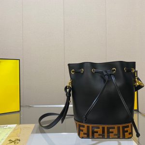 Fendi's new Fendi bucket bag is small and exquisite