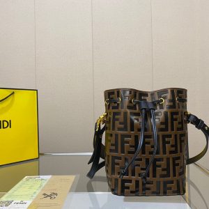 Fendi's new Fendi bucket bag is small and exquisite