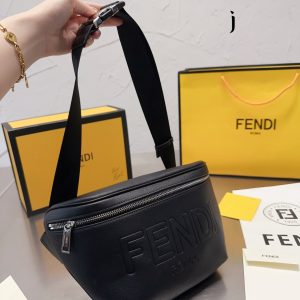 FENDI/FENDI ❤️is vuelve con fuerza FENDI vuelve de nuevo Las principales blogueras famosas se apresuran a unirse a la batalla y han abierto un nuevo mundo Bolsa de cintura y bolsa de pecho sencillas y súper rentables Material importado Los herrajes regrabados no destiñen Talla 30 18cm con caja