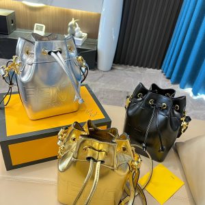 Fendi bucket bag with folding box is a must buy from Fendi! The color is really beautiful! Full of energy! Size: 14.5 21.5 Item No. 68036