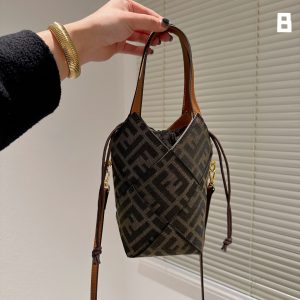 Petit seau Fendi