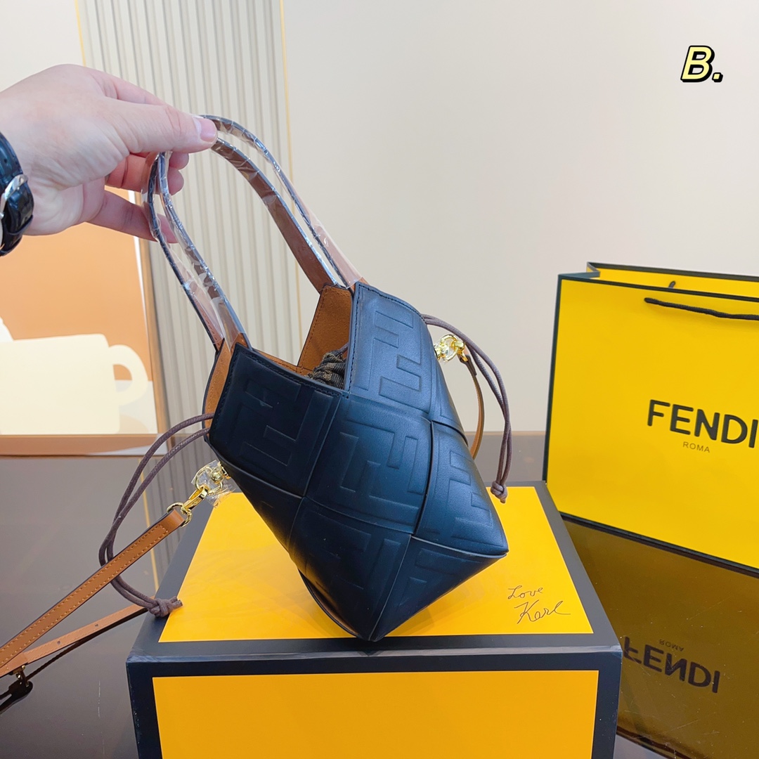 Fendi Bucket Bag The bag most carried by fashionable people is probably this Fendi bag. It doesn't matter if it's on the shoulder or cross-body. It has a lazy street style. Size 10*10*20cm