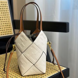 Petit seau Fendi